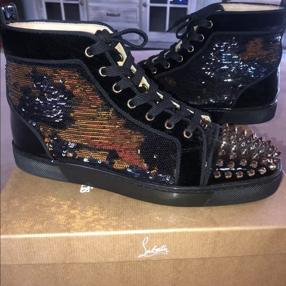 Comment below up to a size 15 - Picture 1 of 3